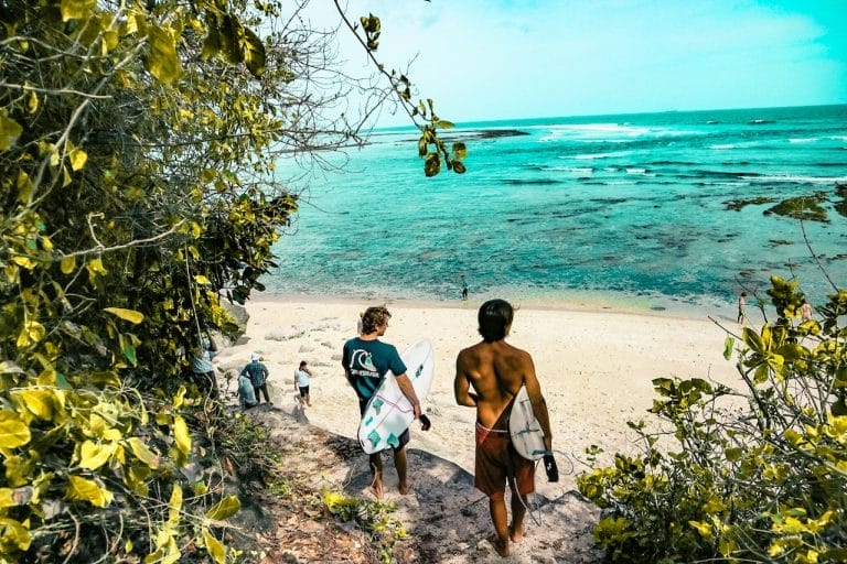 Surf à Bali : les meilleurs spots pour débutants